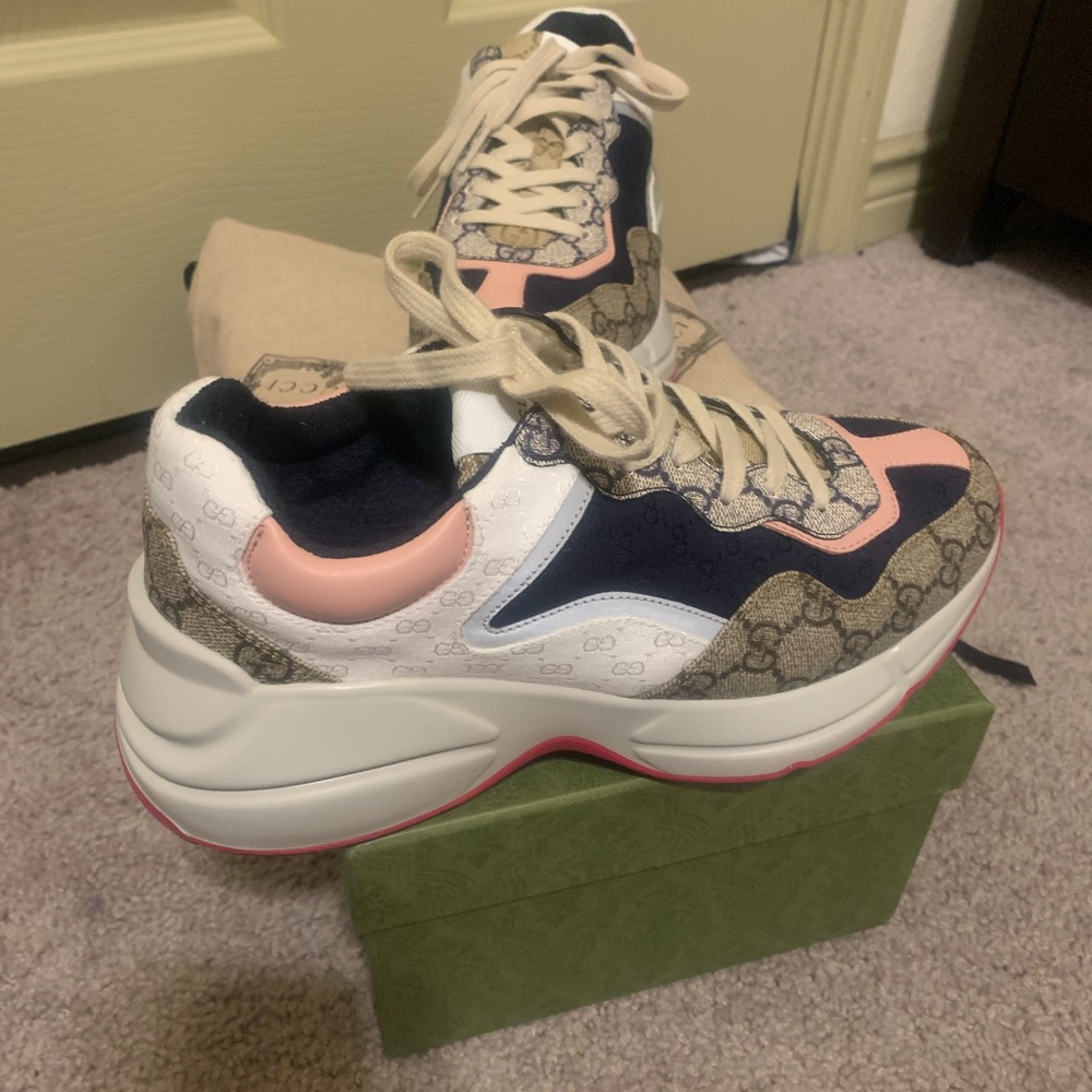 Womens Gucci Sneakers - Picture 12 of 12